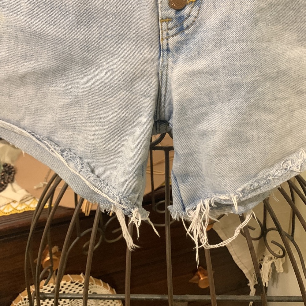 3 for $15 Sale- Vintage Pepe Jeans London England High Waisted Denim Shorts - Picture 3 of 11